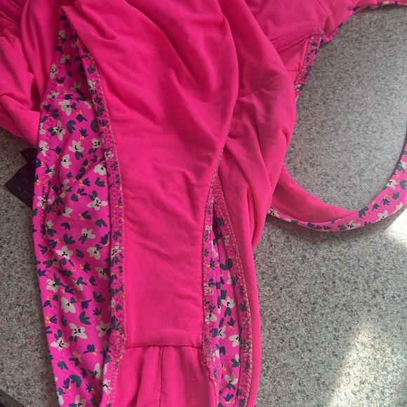 Low back flower one piece - Picture 8 of 9